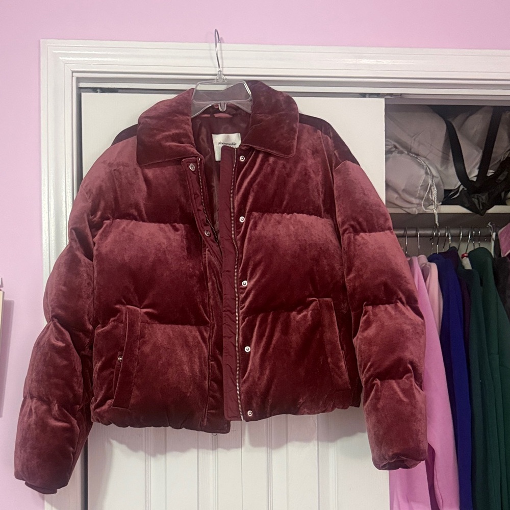Cropped velvet puffer coat